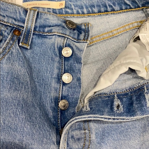 Levi’s Ribcage Straight Ankle Jeans - Picture 8 of 9